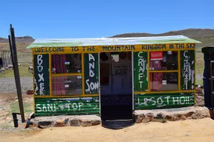 Green shack that says WELCOME TO THE MOUNTAIN KINGDOM IN THE SKY